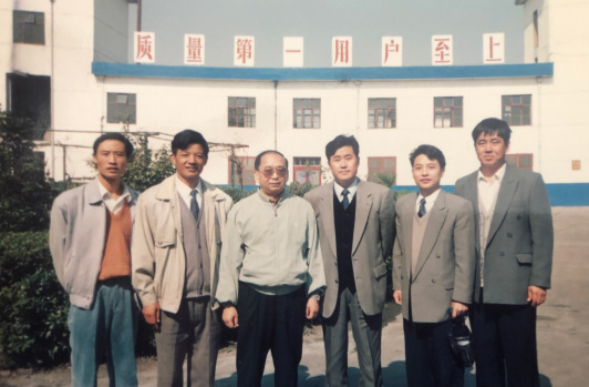 时任中国人民解放军第二炮兵罗东进政委来公司视察事情。。。。。。。。