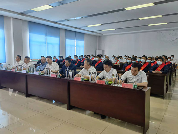 公司举行2021年度优异员工表扬大会